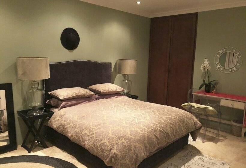 Houghton Hill Cottage