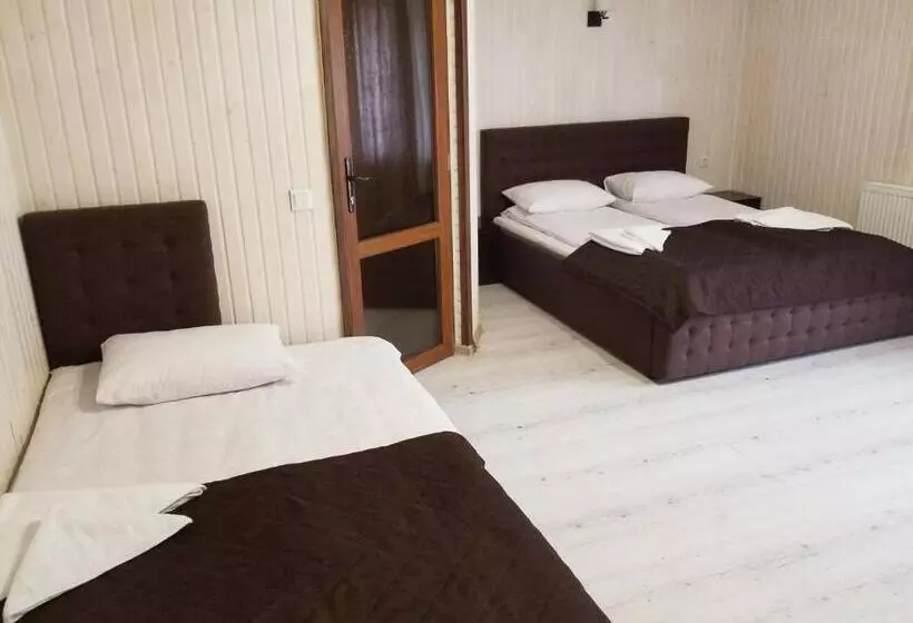 Majatalo Guest House Mountain