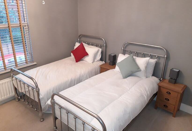 Edwards Cottage  Grove Road Cottages