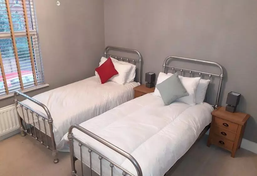 Edwards Cottage  Grove Road Cottages