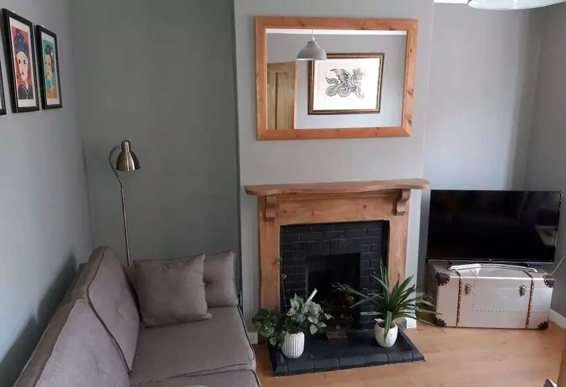 Edwards Cottage  Grove Road Cottages