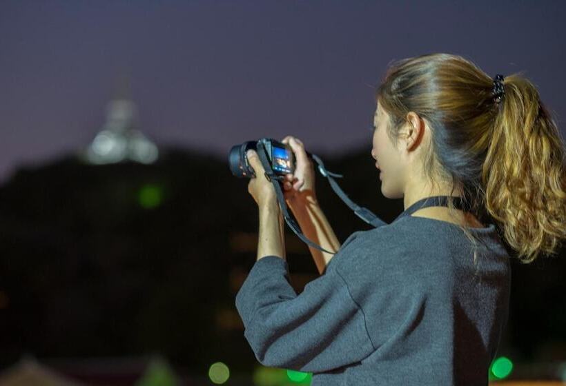 酒店 Chedi View Hostel & Rooftop Bar