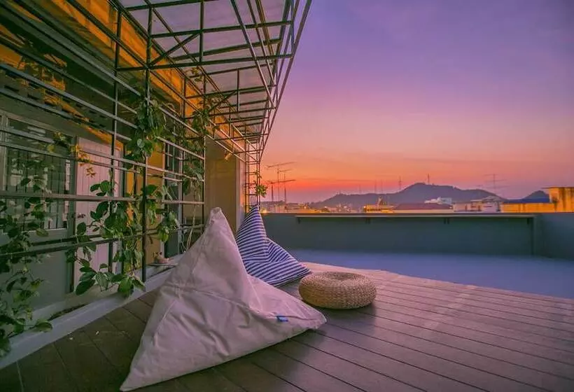 هتل Chedi View Hostel & Rooftop Bar