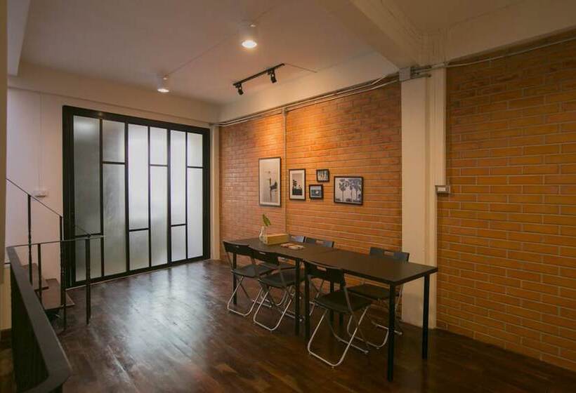 酒店 Chedi View Hostel & Rooftop Bar