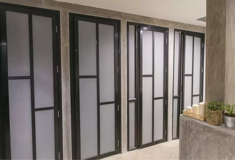 هتل Chedi View Hostel & Rooftop Bar