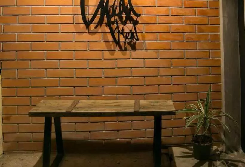 هتل Chedi View Hostel & Rooftop Bar