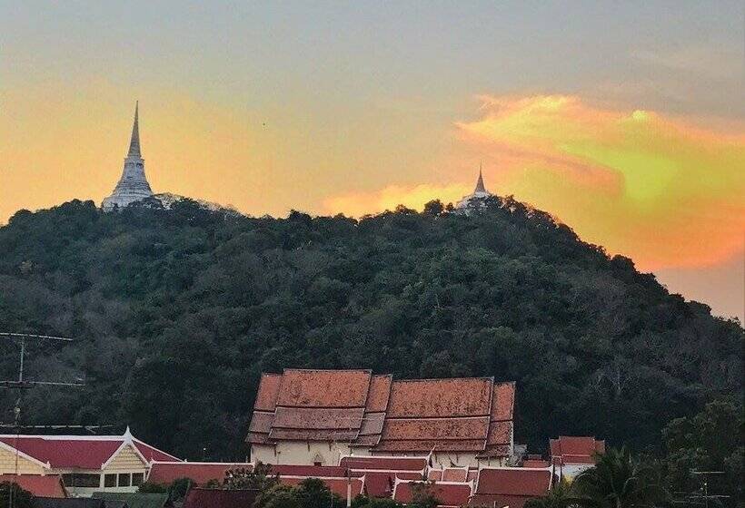 酒店 Chedi View Hostel & Rooftop Bar