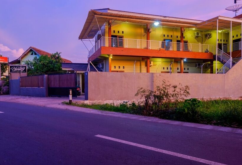 בית מלון כפרי Hening Homestay By Oyo Rooms