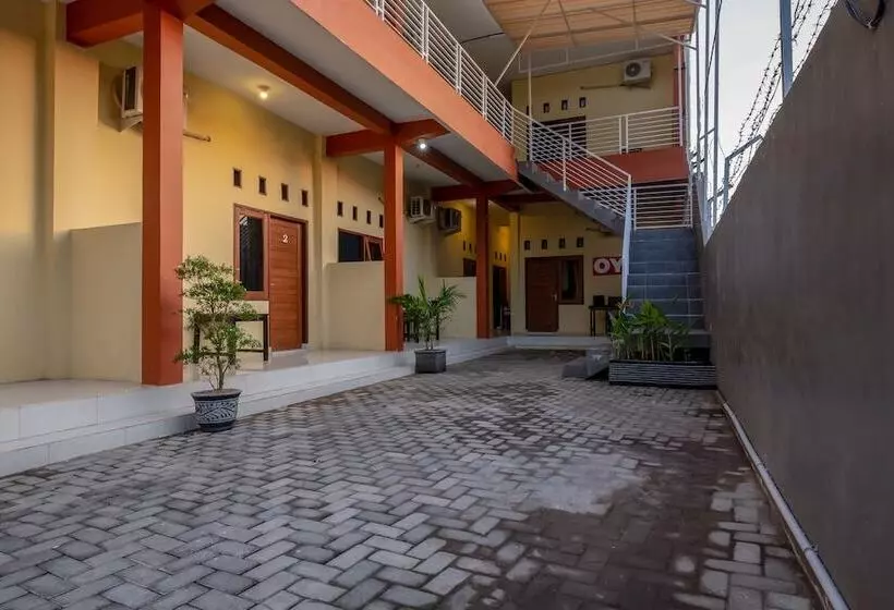 ホテル Hening Homestay By Oyo Rooms