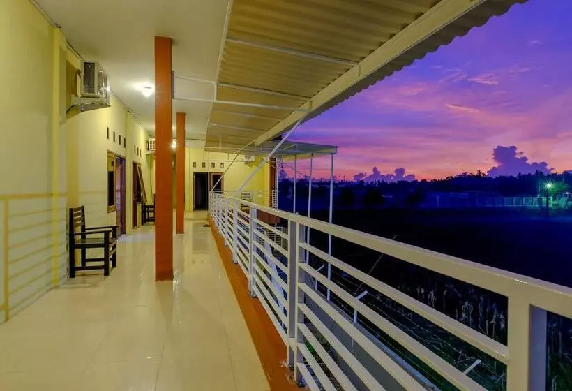 ホテル Hening Homestay By Oyo Rooms