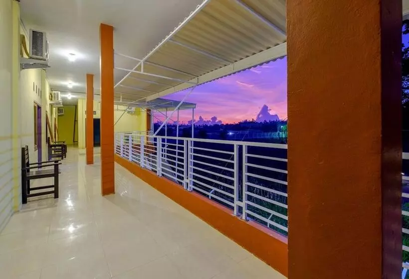 ホテル Hening Homestay By Oyo Rooms