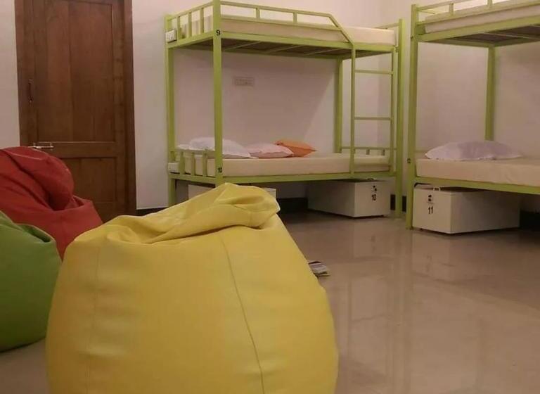 Hotel Hostel By The Sea