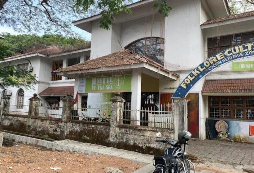 Hotel Hostel By The Sea