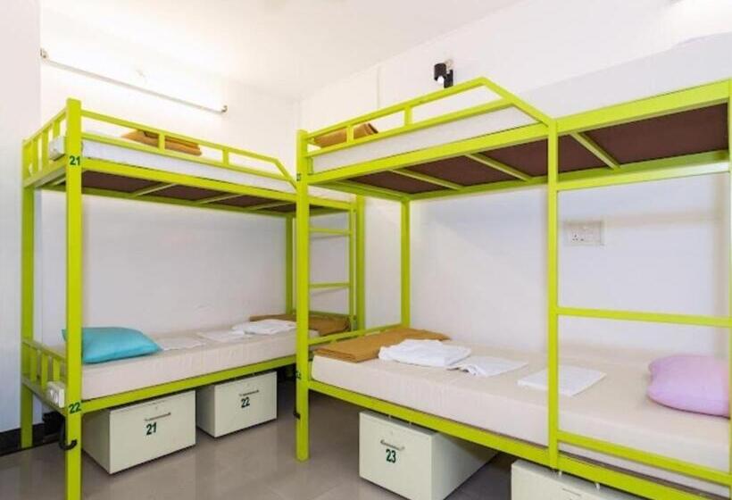 Hotel Hostel By The Sea