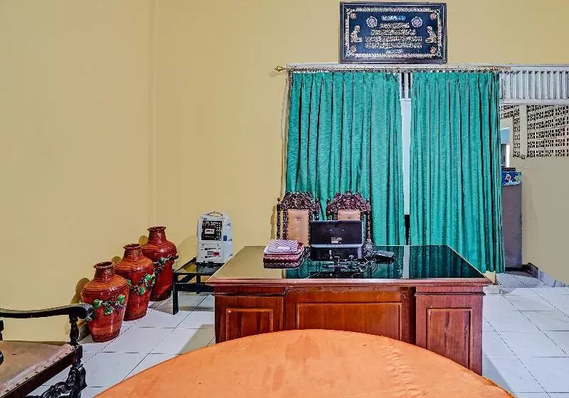 ホテル Oyo 3205 Penginapan Mikial Ismi Kayuagung