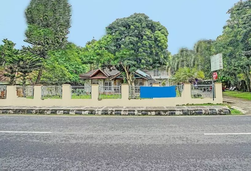 ホテル Oyo 3205 Penginapan Mikial Ismi Kayuagung