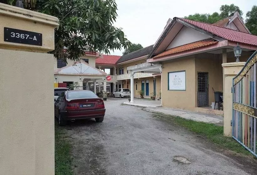 Hotelli Oyo 90018 River Village