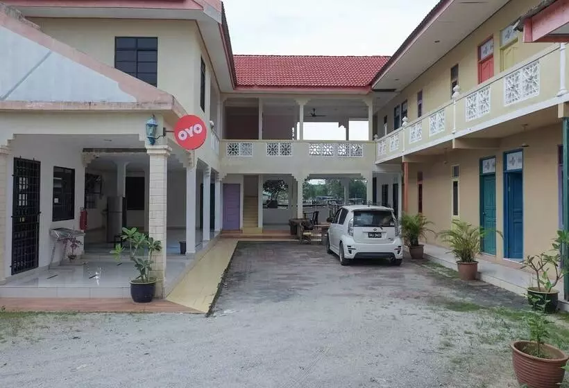 Hotelli Oyo 90018 River Village