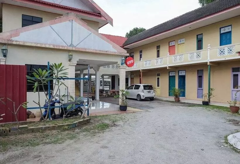 Hotelli Oyo 90018 River Village