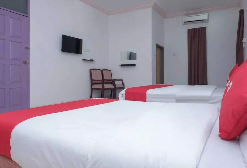 Hotelli Oyo 90018 River Village