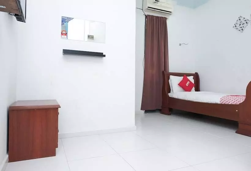 Hotelli Oyo 90018 River Village