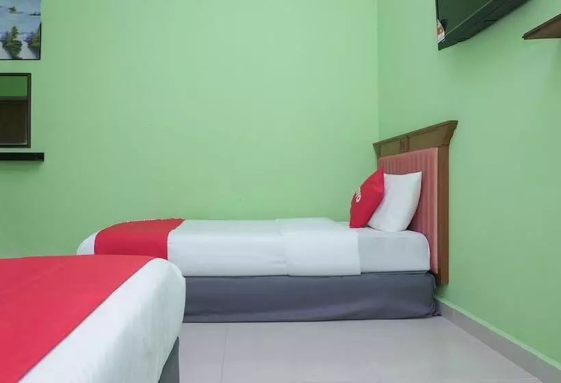 Hotelli Oyo 90018 River Village