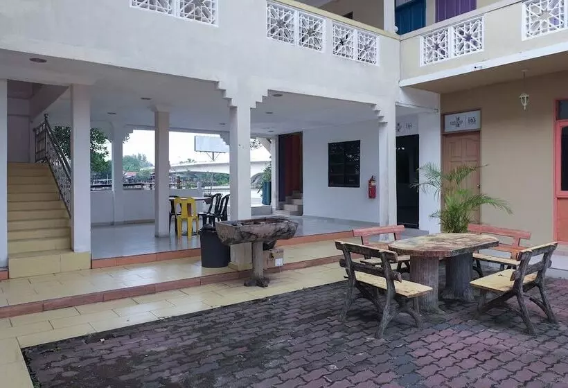 Hotelli Oyo 90018 River Village