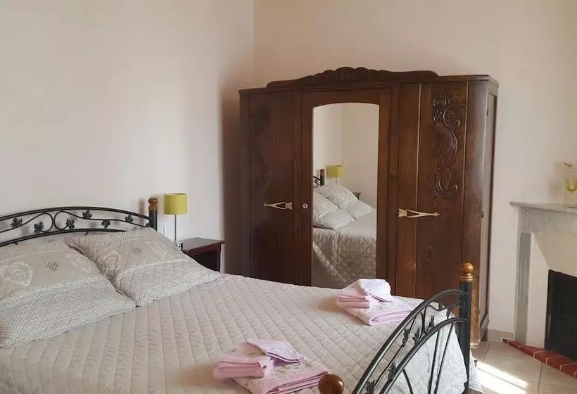 L Oustal By Gites De France