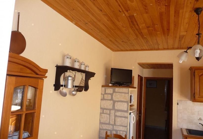 L Oustal By Gites De France