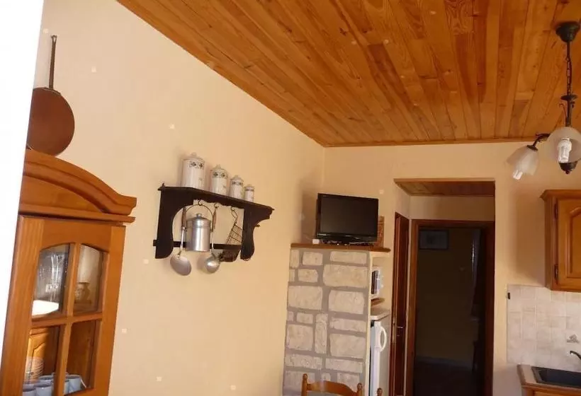 L Oustal By Gites De France