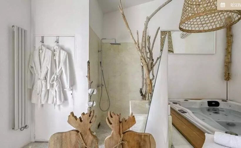 Aamiaismajoitus (B&B) Mas Sainte Marie   Private Hot Tub Suites