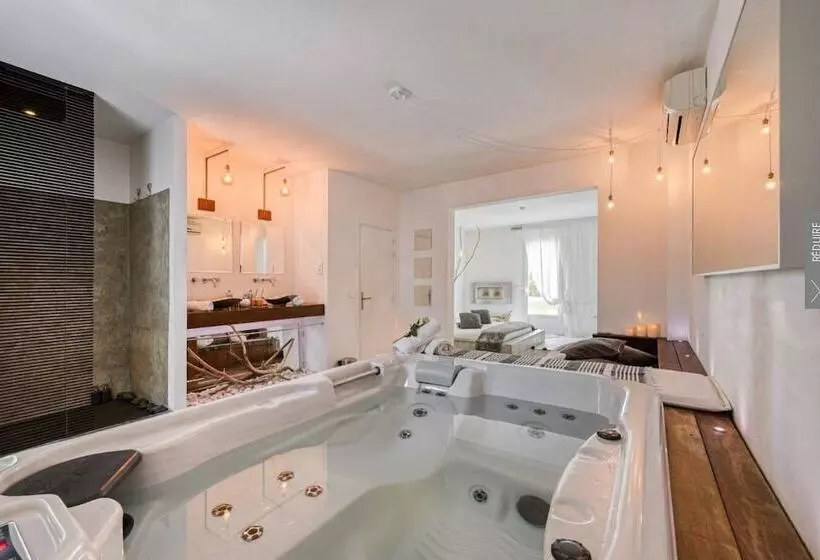 Aamiaismajoitus (B&B) Mas Sainte Marie   Private Hot Tub Suites