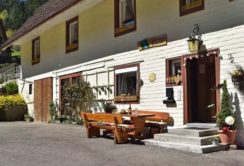 Country Style Flat With Garden