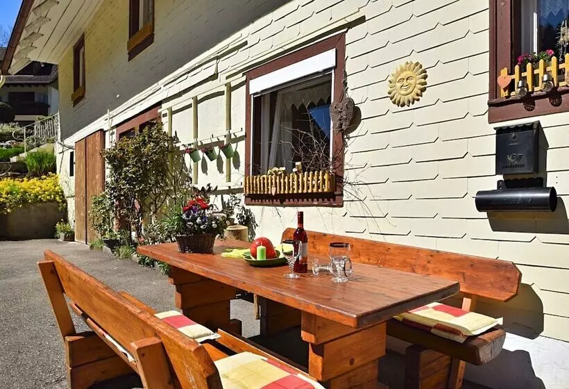 Country Style Flat With Garden