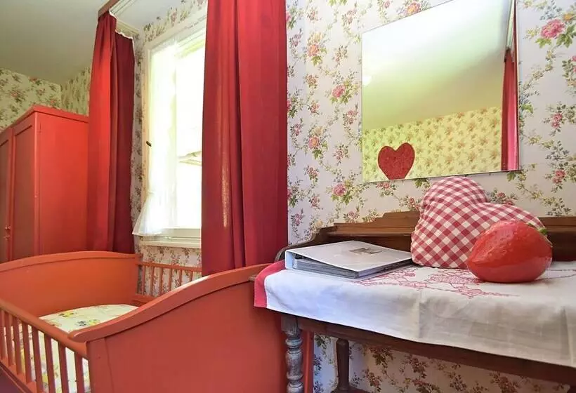 Country Style Flat With Garden
