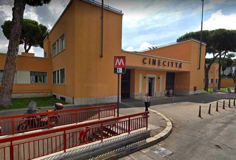 פונדק Mercure Roma Cinecitta