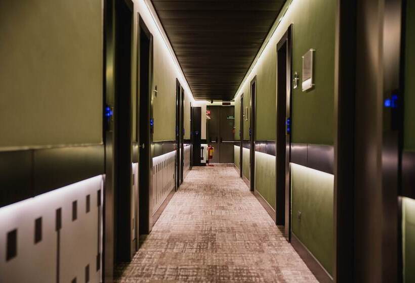 פונדק Mercure Roma Cinecitta