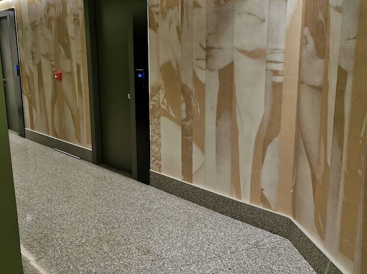 פונדק Mercure Roma Cinecitta