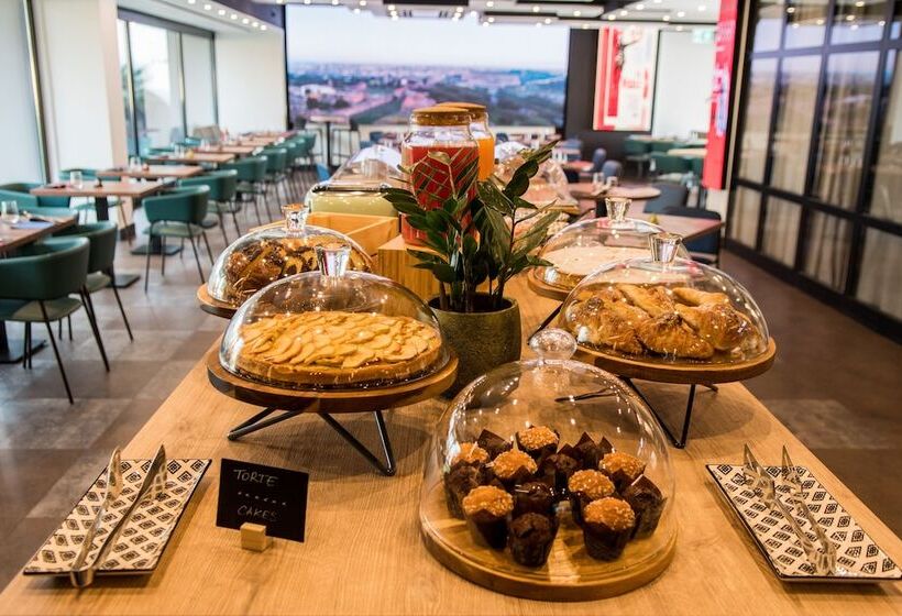 פונדק Mercure Roma Cinecitta