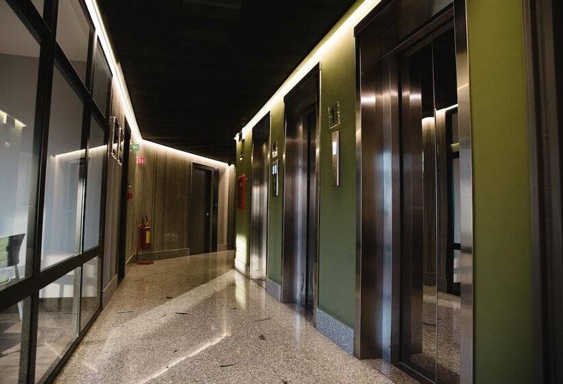 פונדק Mercure Roma Cinecitta