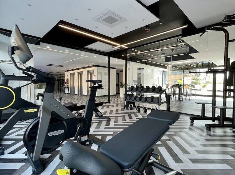 פונדק Mercure Roma Cinecitta