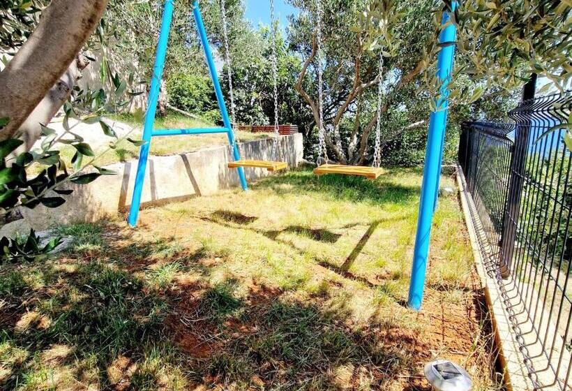 Luxury Apartment With Heated Pool In Starigrad