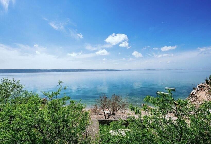 Luxury Apartment With Heated Pool In Starigrad