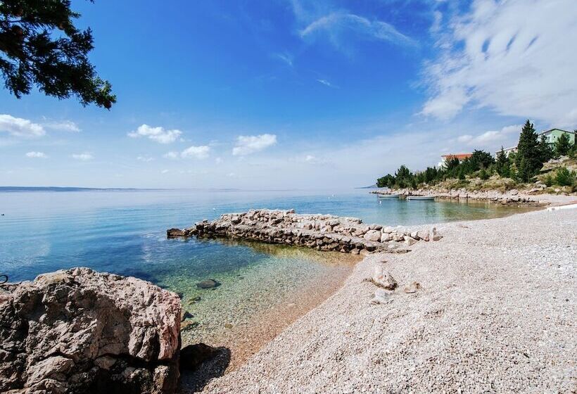 Luxury Apartment With Heated Pool In Starigrad