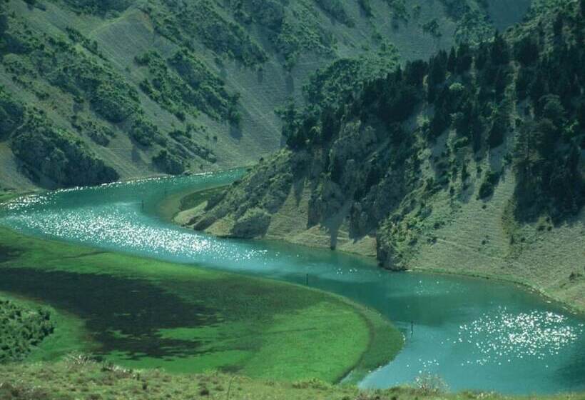 Luxury Apartment With Heated Pool In Starigrad