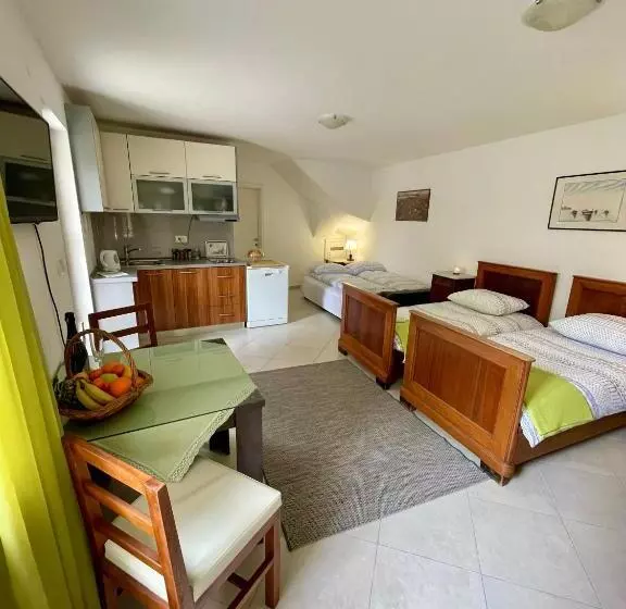 Pensió Guesthouse Kresic