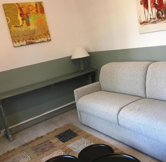 پانسیون Villa Les Ombrees