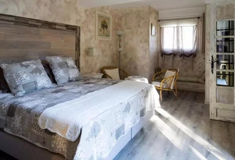 ベッドアンドブレックファースト Hôtes Antic Provence