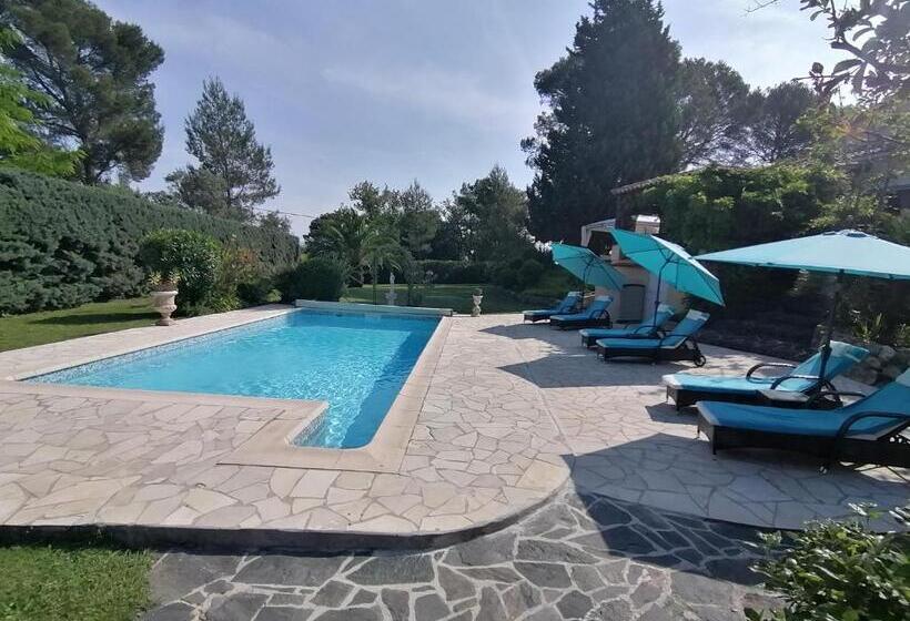 مبيت وإفطار Hôtes Antic Provence