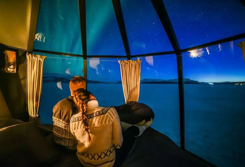 Hotelli Snowlounge Aurorahut Glasigloos Ice